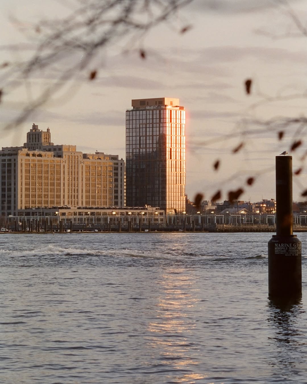 “Welcome to New York” 
📸 #eos3 
🎞️ #cinestill800t 
📍#nycspc
🧪 #nicefilmclub 
#shootfilmmag #loadfilm #photocinematica #magazine35mm #stademagazine #filmphotography #filmtweakers #shootitwithfilm #thefilmsorority #filmforall #shootfilmstaybroke #shootwithfilm #cinestill #cinestill800