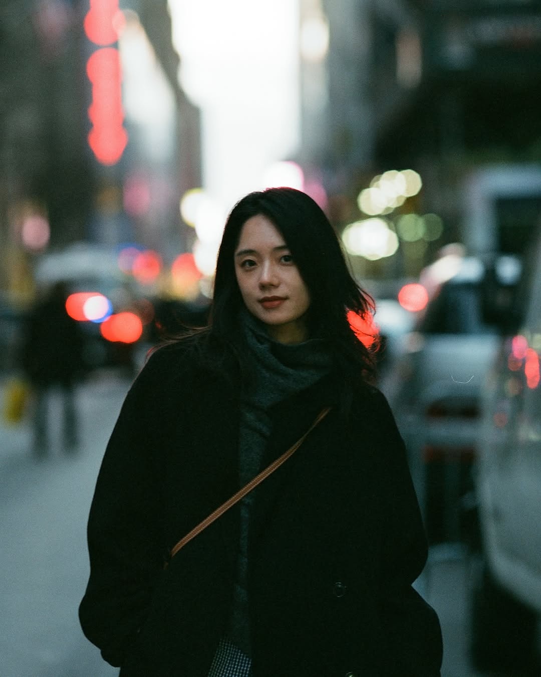 NYC Moments on 🎞️

📸 Shot with #eos3 
🎞️ #fujifilmsperiapremium400 
📍#nyc 

#filmphotography #analogphotography #streetphotography #2instagoodportraitlove #filmisnotdead 
#ishootfilm #filmphotography #naturefilmed #loadfilm #filmphotography #filmisnotdead #filmwave #drivebyfilm #cinegrain #photocinematica #magazine35mm #stademagazine #filmphotography #filmtweakers #shootitwithfilm #thefilmsorority #filmforall #shootfilmstaybroke #shootfilmmag