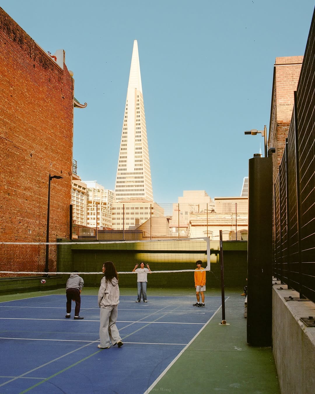 Moments of Gold in SF 🎞️

📸 #hasselblad500cm
🎞️ #gold200 
🧪 #nicefilmclub 
#shootfilmmag #loadfilm #photocinematica #magazine35mm #stademagazine #filmphotography #filmtweakers #shootitwithfilm #thefilmsorority #filmforall #shootfilmstaybroke #shootfilmmag #loadfilm #photocinematica #magazine35mm
#stademagazine #filmphotography #filmtweakers#shootitwithfilm #thefilmsorority #filmforall#shootfilmstaybroke #kodak #kodakprofessional #earthandfilm