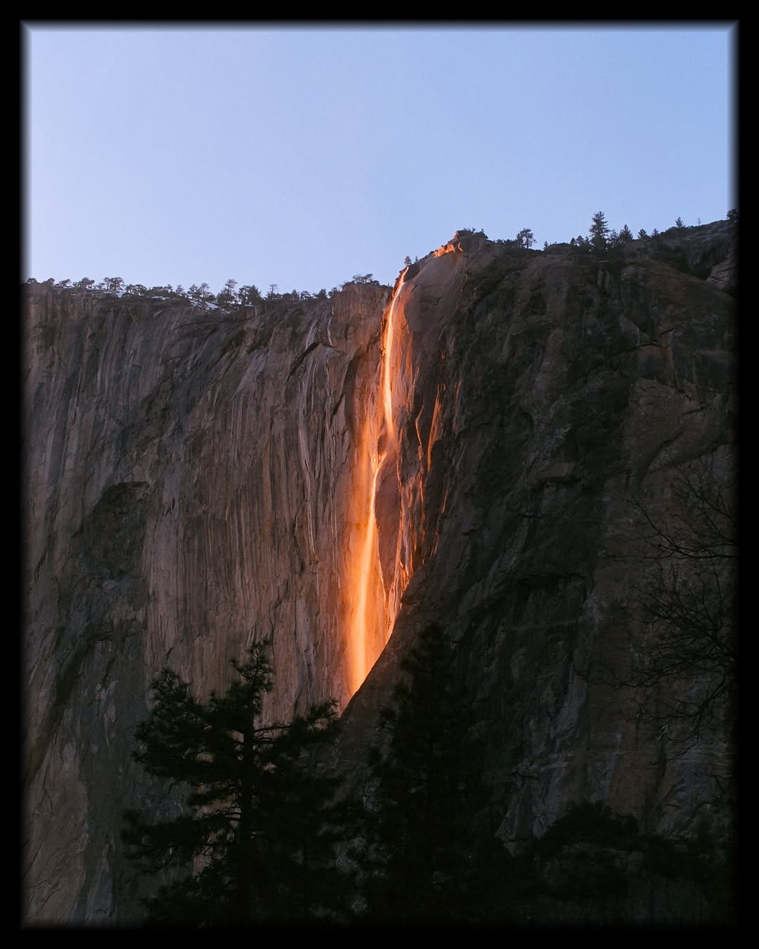 The Moment of Firefall in Yosemite 🎞️

📸 Shot with #EOS3
🎞️ #fujifilmsperiapremium400 
📍#yosemite #firefall 

#filmphotography #analogphotography #streetphotography #2instagoodportraitlove #filmisnotdead 
#ishootfilm #filmphotography #naturefilmed #loadfilm #filmphotography #filmisnotdead #filmwave #drivebyfilm #cinegrain #photocinematica #magazine35mm #stademagazine #filmphotography #filmtweakers #shootitwithfilm #thefilmsorority #filmforall #shootfilmstaybroke
