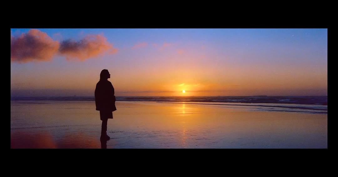 One Cinematic Frame Series: Where light meets stillness. 🎞️

📸 #hasselblad205tcc 
🎞️ #cinestill800t
📍#cannonbeach 
🧪Developed and scanned by myself
#shootfilmmag #loadfilm #photocinematica #magazine35mm #stademagazine #filmphotography #filmtweakers #shootitwithfilm #thefilmsorority #filmforall #shootfilmstaybroke#photocinematica #hummingmag #magazine35mm #kodak #cinestill #cinestill800 #csnegativeplus