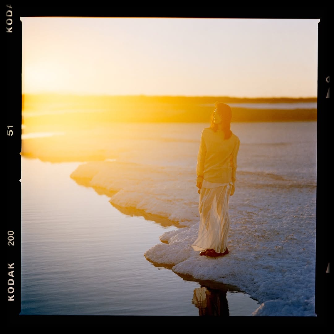 Moments suspended between salt, light, and silence. 🎞️
📸 #hasselblad2000fcm
🎞️ #kodakgold200 
📍#california 
🧪 Developed and scanned by myself 
#shootfilmmag #loadfilm #photocinematica #magazine35mm #stademagazine #filmphotography #filmtweakers #shootitwithfilm #thefilmsorority #filmforall #shootfilmstaybroke#photocinematica #magazine35mm #kodak #kodakprofessional #kodak #kodakprofessional #hummingmag #kodakphotography #kodakmoments #kodakfilm #madewithkodak