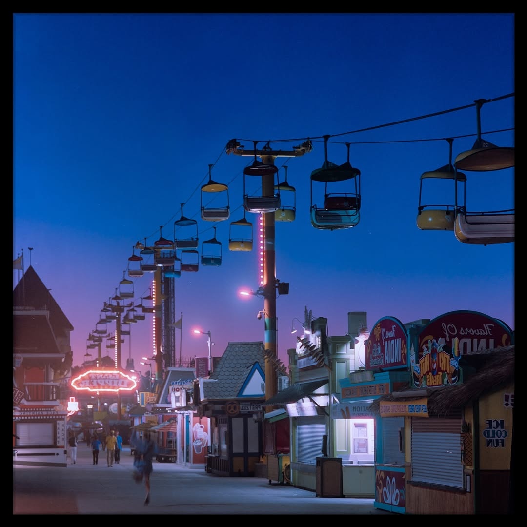 Cinematic moments with CineStill 800T 🎞️

📸 #hasselblad205tcc & EOS3
🎞️ #cinestill800t
🧪Developed and scanned by myself with #csnegativeplus @cinestillfilm 
#shootfilmmag #loadfilm #photocinematica #magazine35mm #stademagazine #filmphotography #filmtweakers #shootitwithfilm #thefilmsorority #filmforall #shootfilmstaybroke#photocinematica #hummingmag #magazine35mm #kodak #cinestill #cinestill800