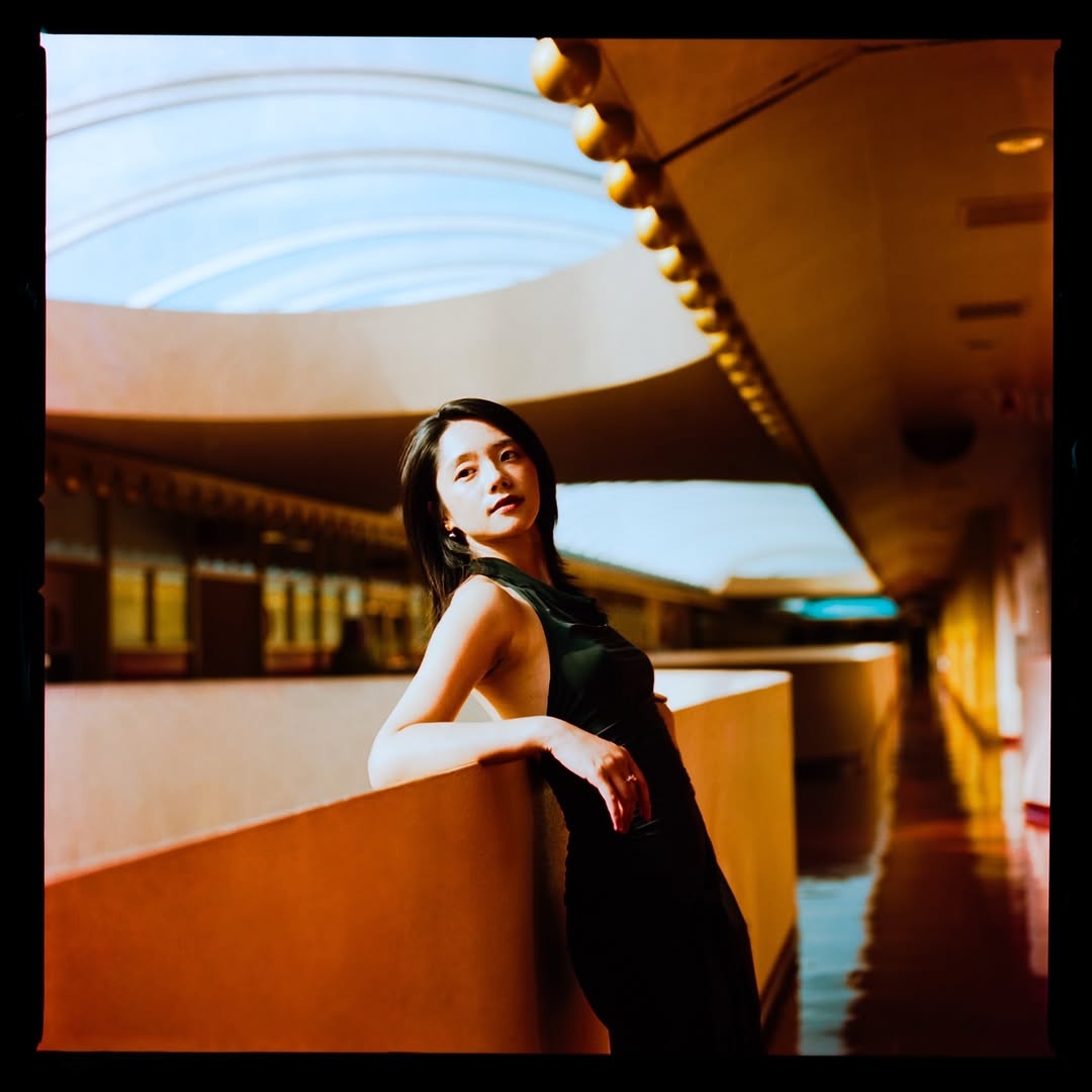 Cinematic moments of curves and reflections — when light shapes the architecture of a feeling. 🎞️

📸 #hasselblad205tcc
🎞️ #kodakportra400
📍#sanfrancisco 
🧪 Developed and scanned by myself using #csnegativeplus with #csliteplus @cinestillfilm 
#shootfilmmag #loadfilm #photocinematica #magazine35mm #stademagazine #filmphotography #filmtweakers #shootitwithfilm #thefilmsorority #filmforall #shootfilmstaybroke#photocinematica #magazine35mm #kodak #kodakprofessional #kodak #kodakprofessional #hummingmag #kodakphotography #kodakmoments #kodakfilm #madewithkodak